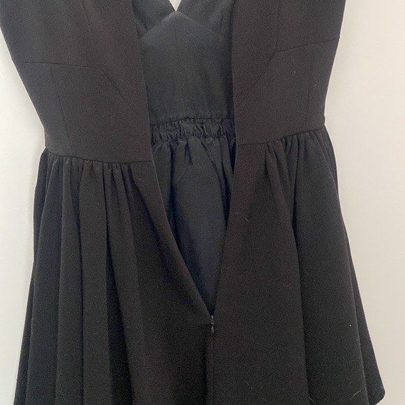 Little black dress plunging neckline and A-line skirt - Picture 4 of 5